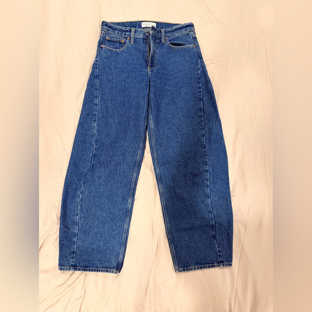 Abercrombie Mid Rise Barrel Jean (Long Inseam)